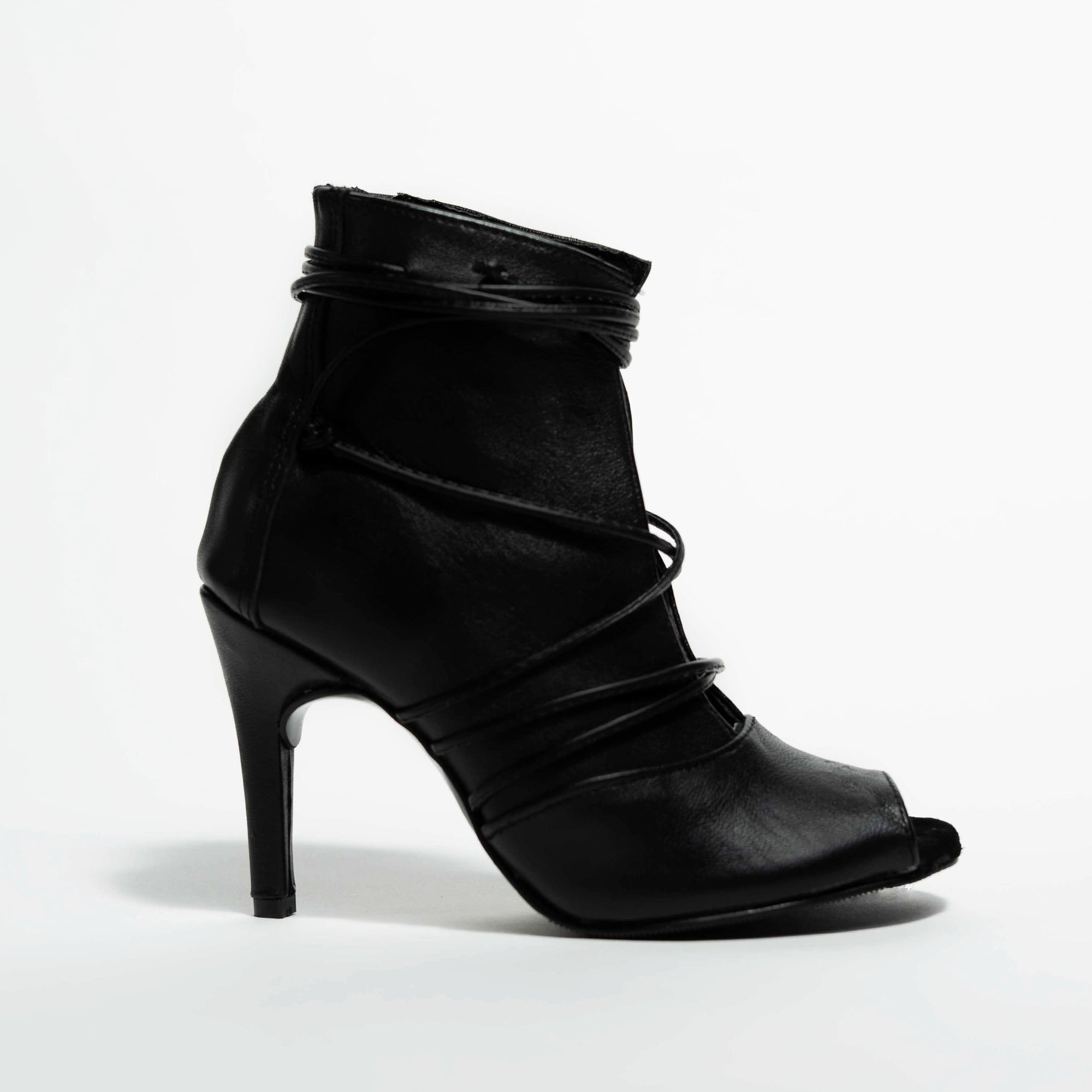 Tacones Bevel Liso en color negro para bailar Heels – Carlota High Heels