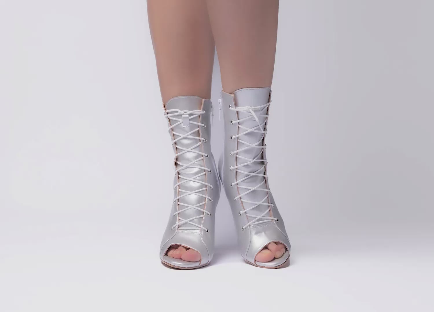 Combat Glossy Plata - Pre-orden